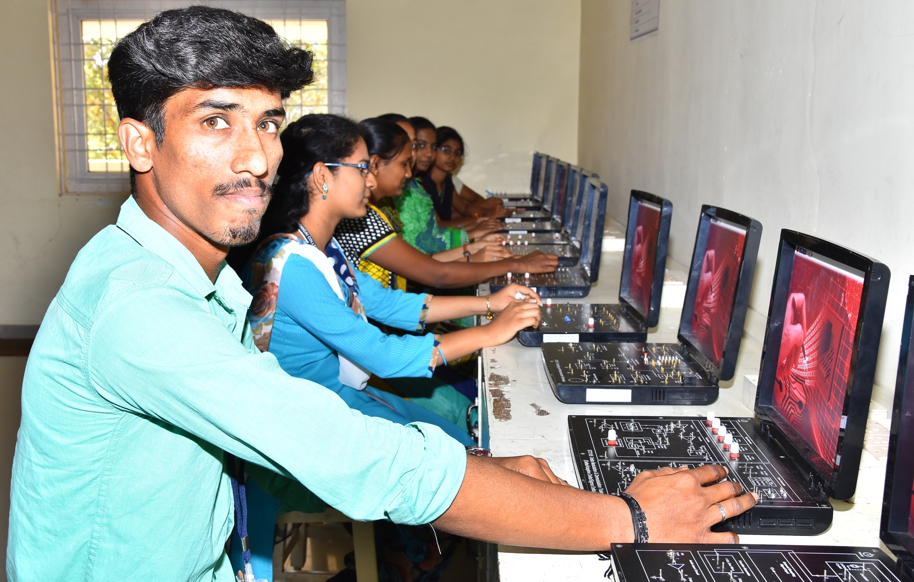 Podhigai Engineering College - Communications Lab